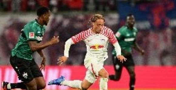 无缘世界杯，哈维-西蒙斯：很心碎，需要一些时间接受一切