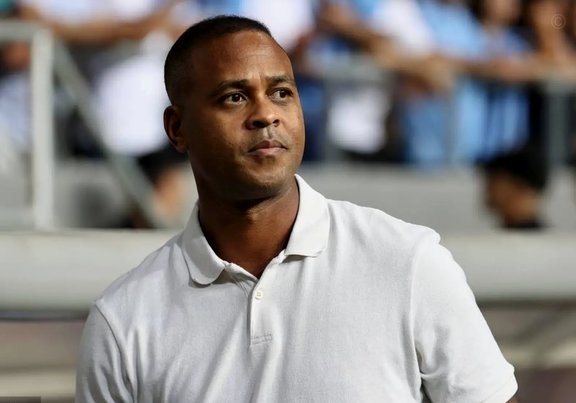 西蒙斯缺阵，荷兰战术调整：克鲁伊维特和萨默维尔或接班？