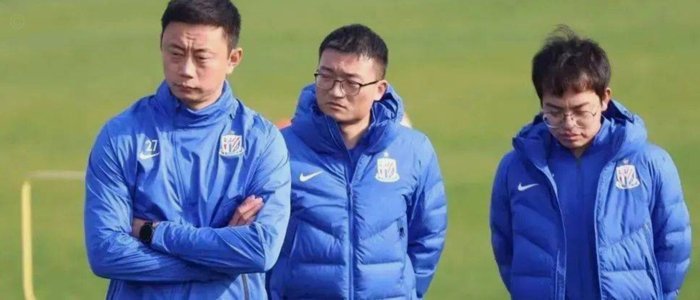 国足上海合练全员练瑜伽武磊朱辰杰缺席