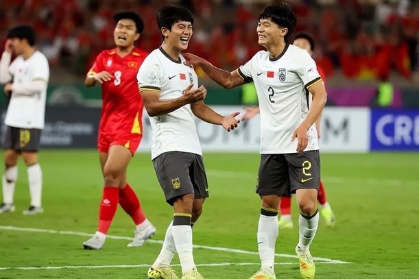 国足三中卫战术该不该用？