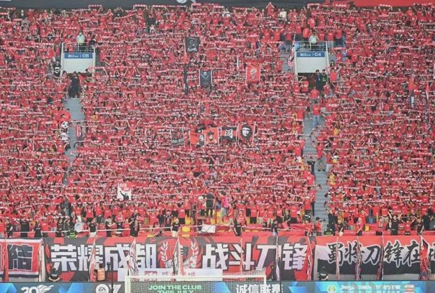 中超观众人数：成都4.1万人领跑，8场全部超过2万人