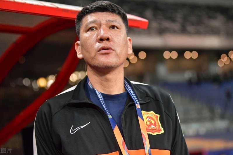 绿城低迷  球迷盼换帅