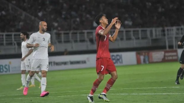 2连败！国足队史首负巴勒斯坦，两战连丢8球，连刷5大尴尬纪录