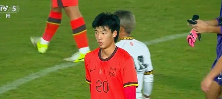 17岁少年受访，老国脚们沉默了？